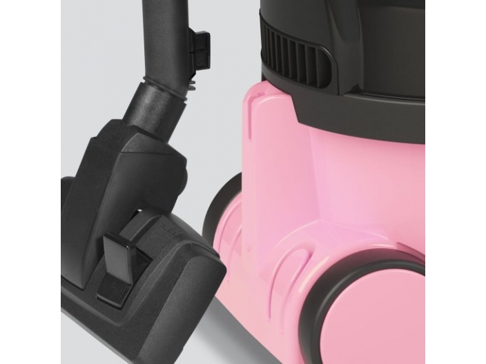 שואב אבק עם מוט חוטי דגם Hetty HET160 מבית Henry - צבע ורוד משלוח חינם לבית