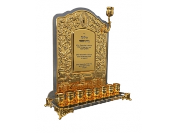 חנוכיה אקריל עם רקע מוזהב וברכה